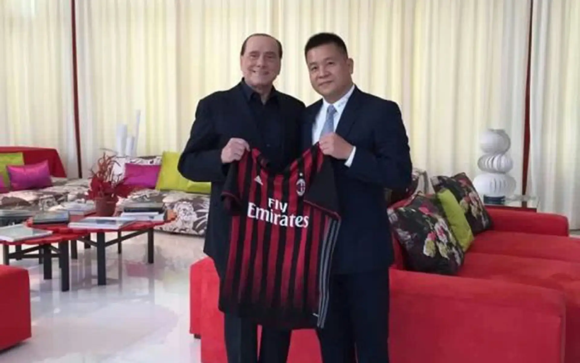 13 aprile 2017, Berlusconi vende ufficialmente il Milan a Yonghong Li: l'inizio della fine
