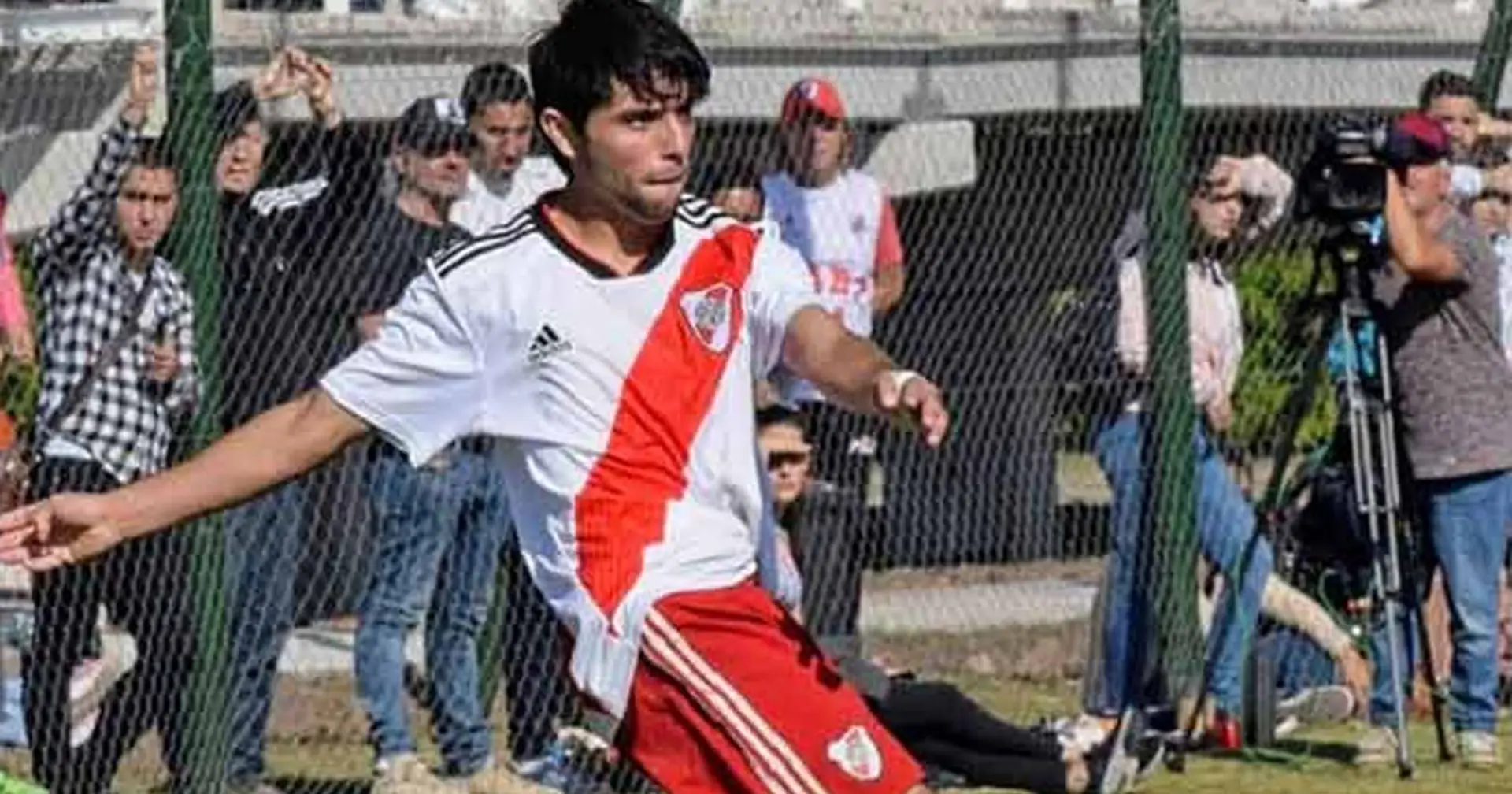 Chelsea among clubs reportedly keeping tabs on teenage River Plate right-back Luciano Vera