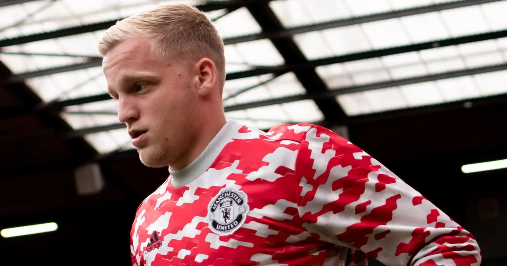 Donny van de Beek 'offered' to 2 clubs amid Man United struggles (reliability: 4 stars)