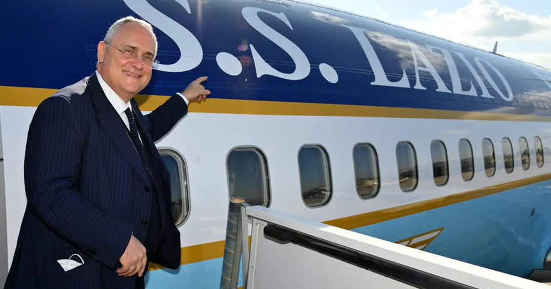 Giocatori terrorizzati e ritorno cancellato: il primo volo dell'aereo della Lazio voluto da Lotito è da dimenticare