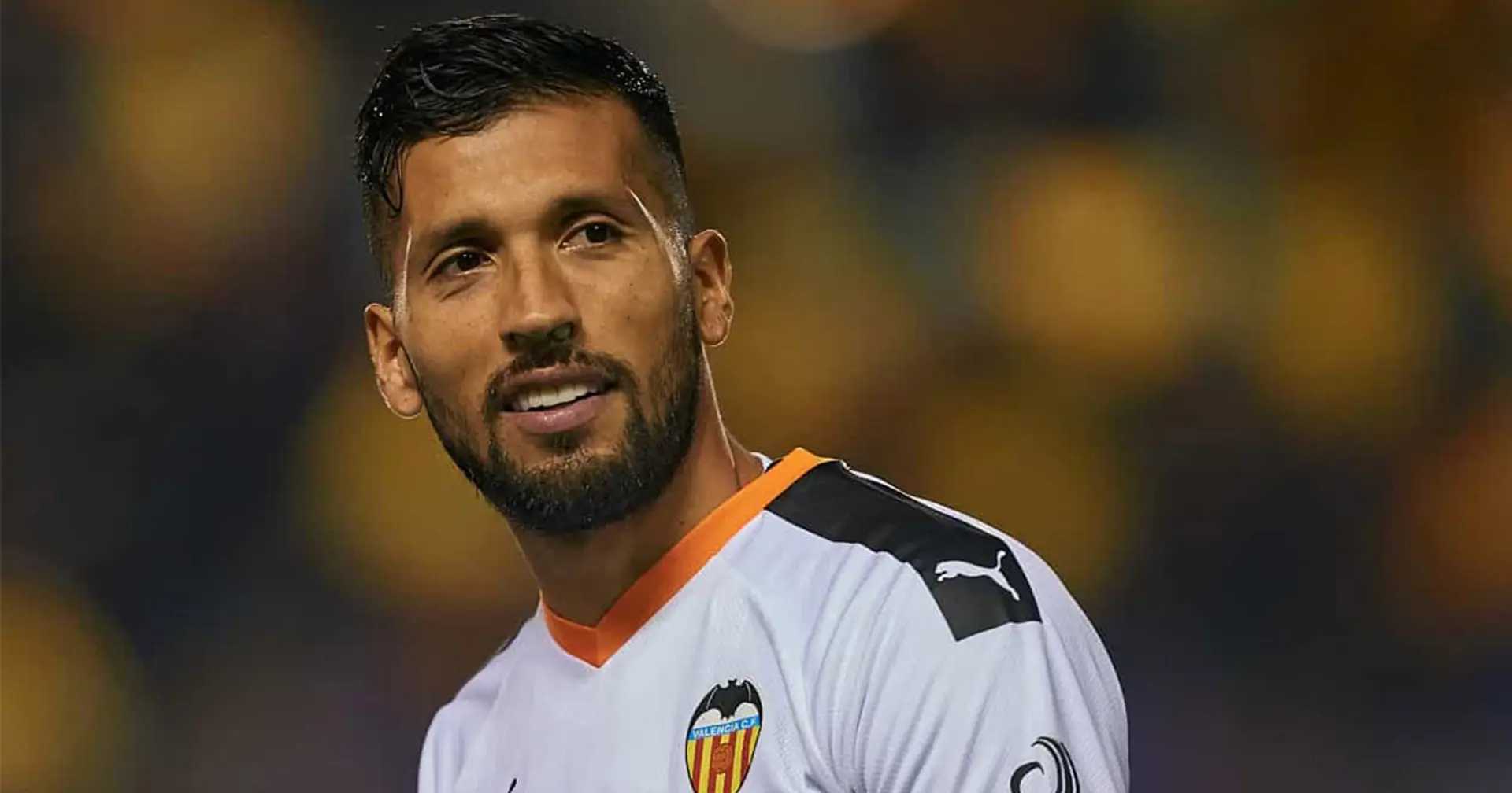 Barcelona could sign ex-Real Madrid centre-back Ezequiel Garay as emergency back-up (reliability: 4 stars)