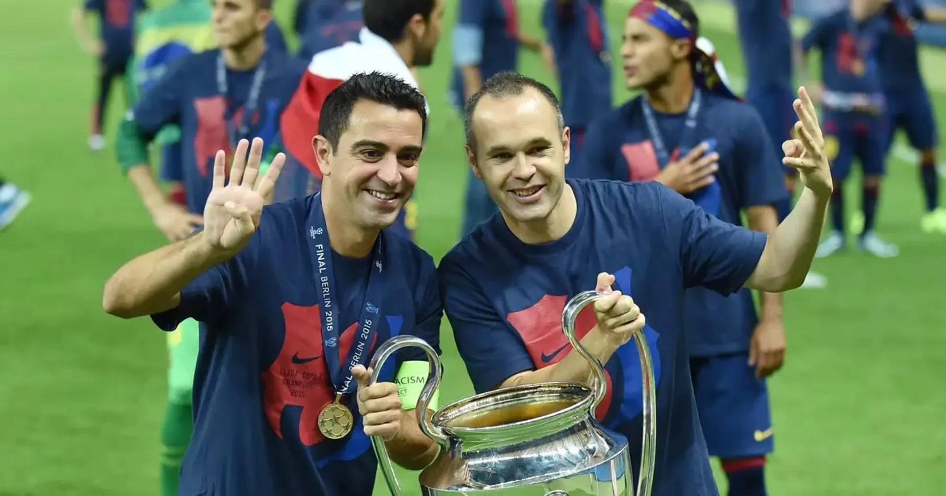 El icónico dúo Xavi - Iniesta en la lista de finalistas de France Football para el premio al mejor mediocampista de la historia