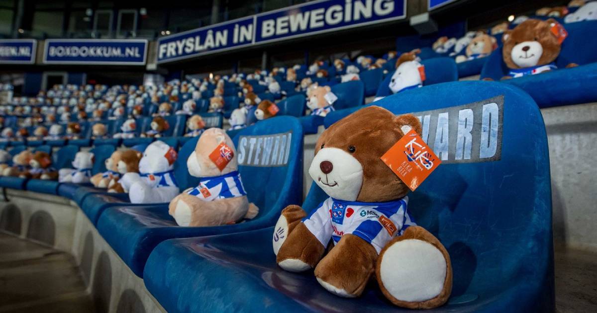 Tolle Aktion: 15.000 Teddybären sitzen im Heerenveen-Stadion und erinnern an krebskranke Kinder