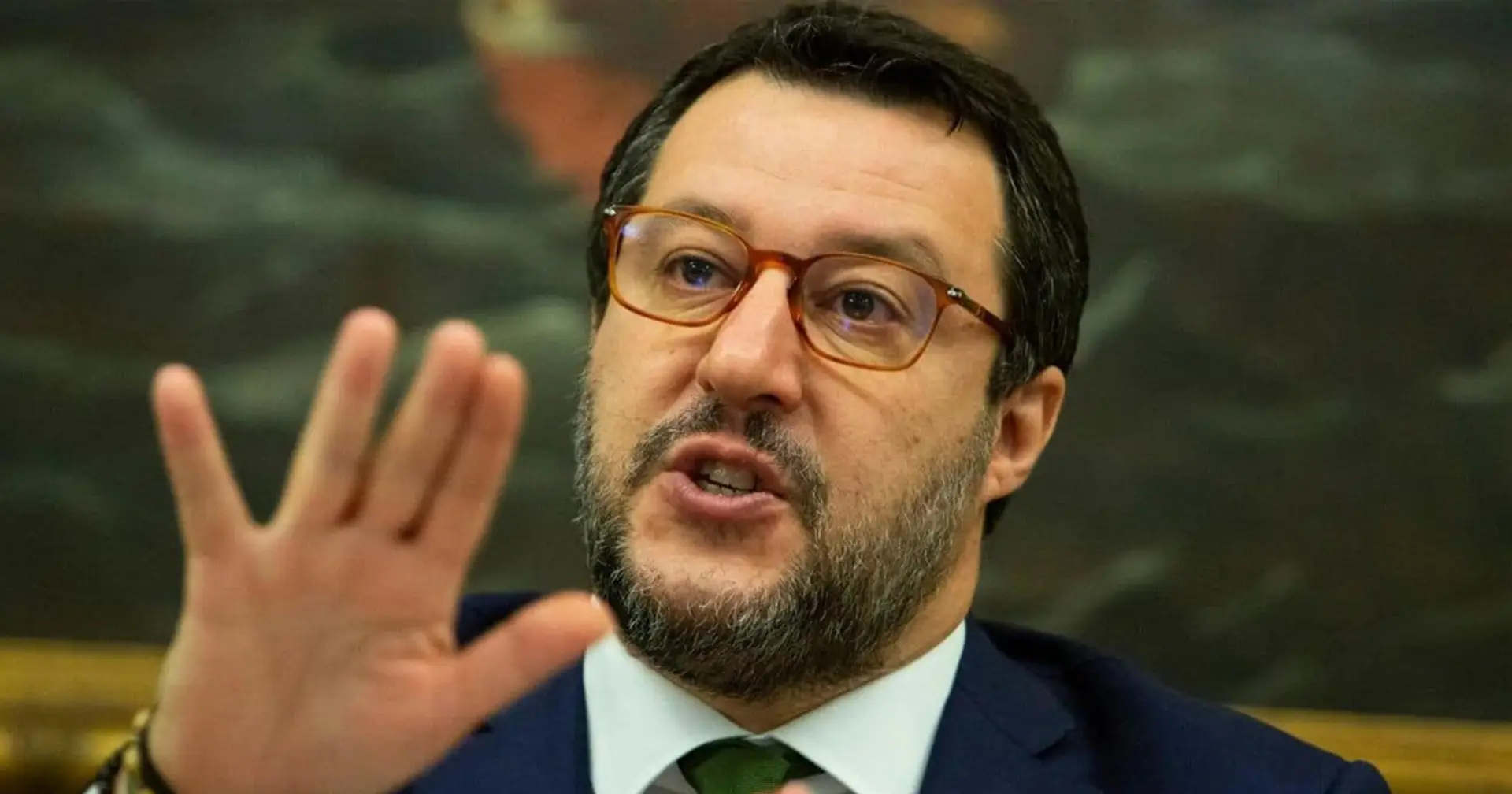 Salvini spinge per la ripresa: "In ballo centinaia di migliaia di posti di lavoro. E no, non parlo di Ronaldo"