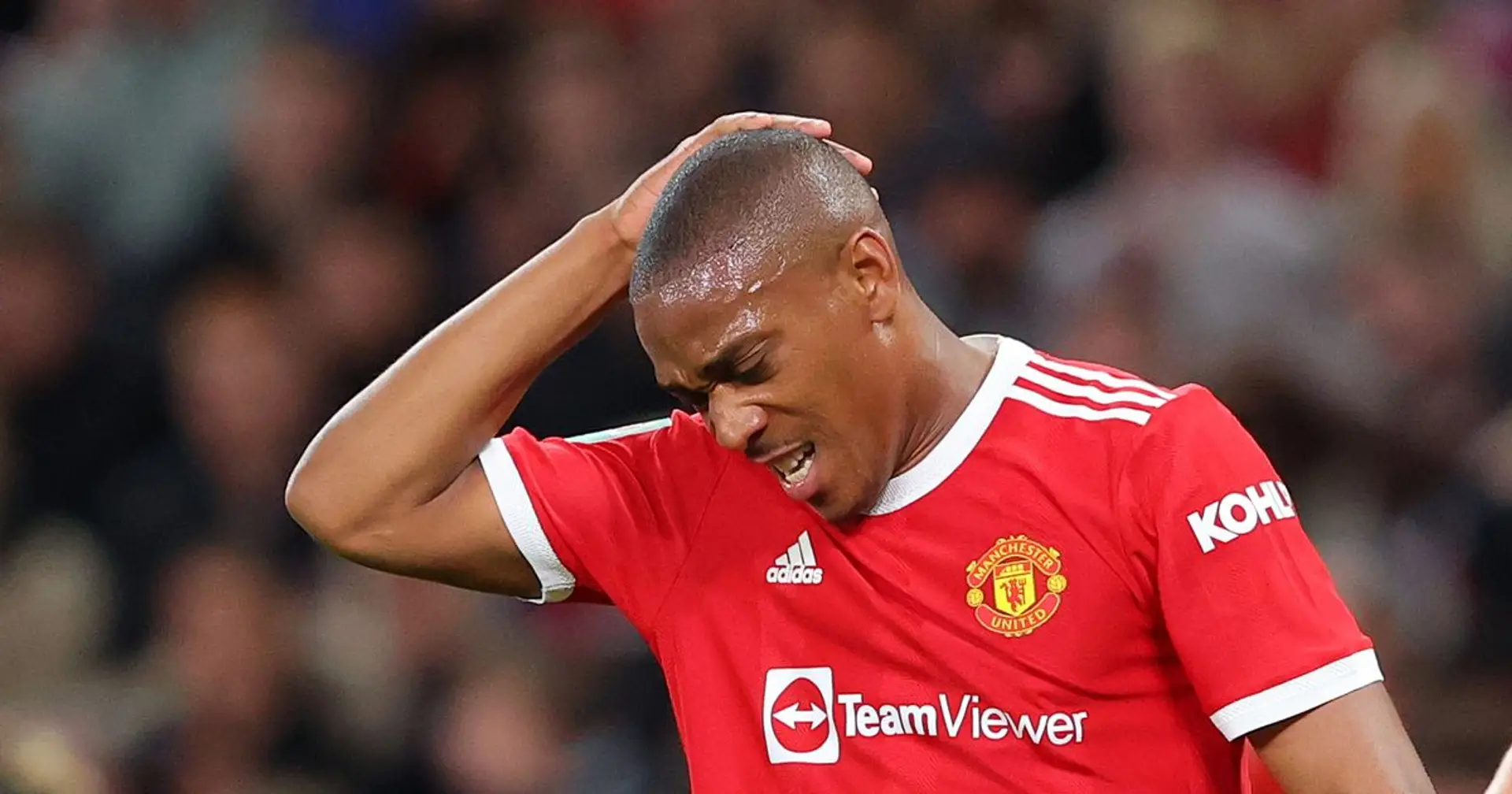 Martial picks up injury vs Everton & 4 more big Man United stories you might've missed
