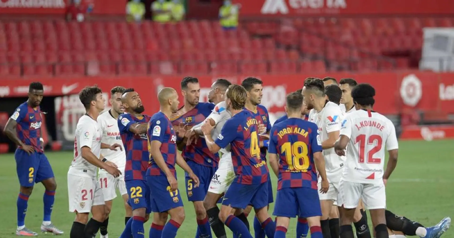 لاعبو برشلونة يشككون في نزاهة التحكيم.. وثورة غضب في غرفة الملابس