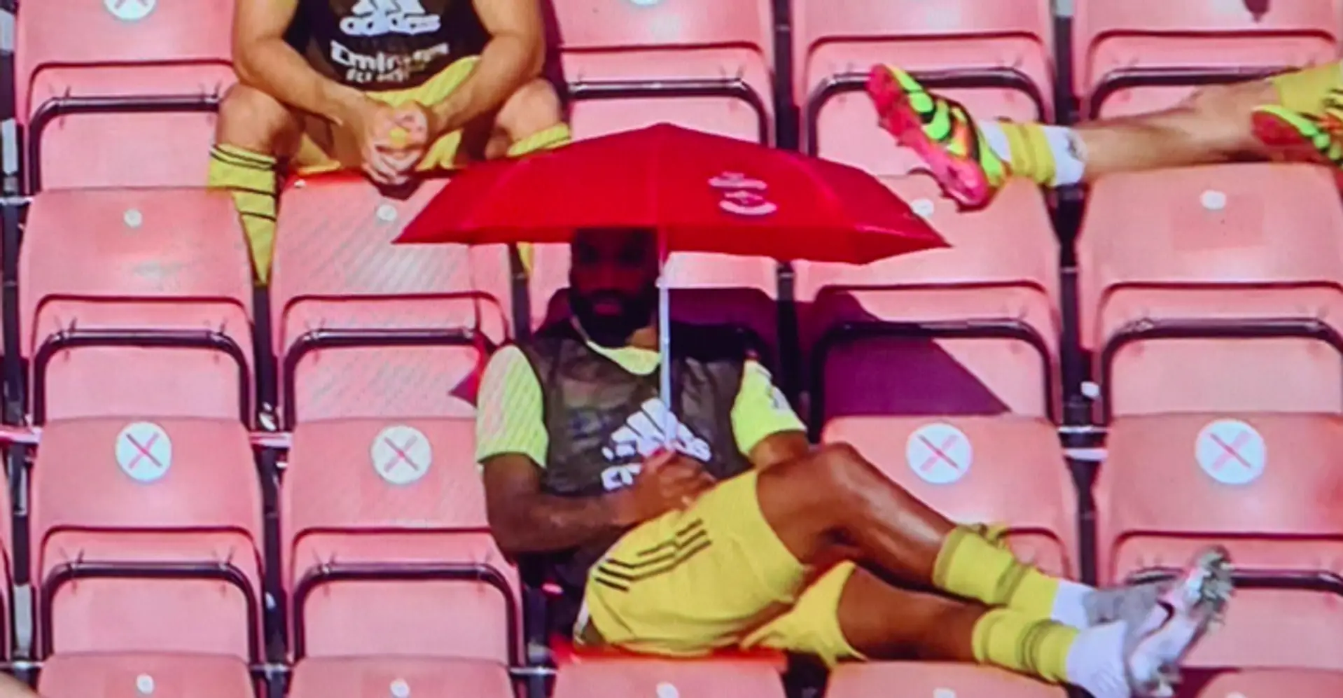 Alexandre Lacazette found a perfect way to watch Arsenal games and immediately went viral