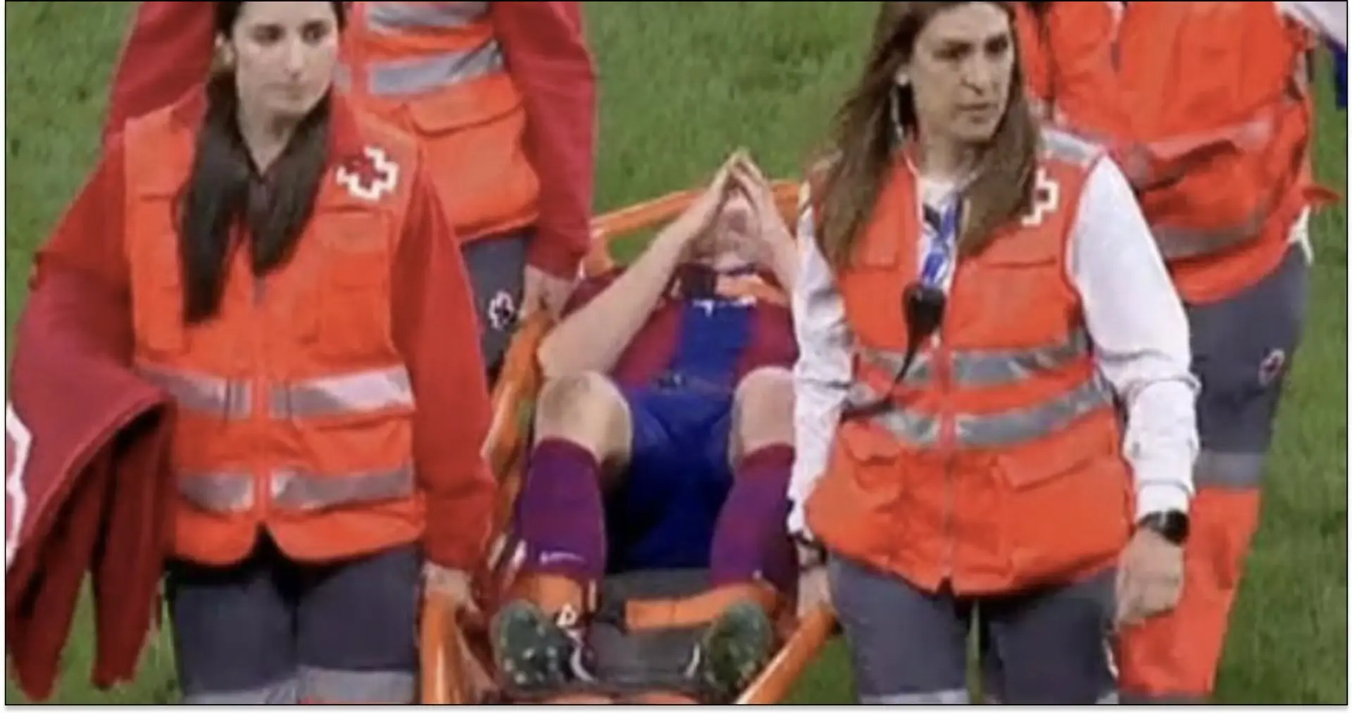 De Jong in tears when stretched off the pitch with injury