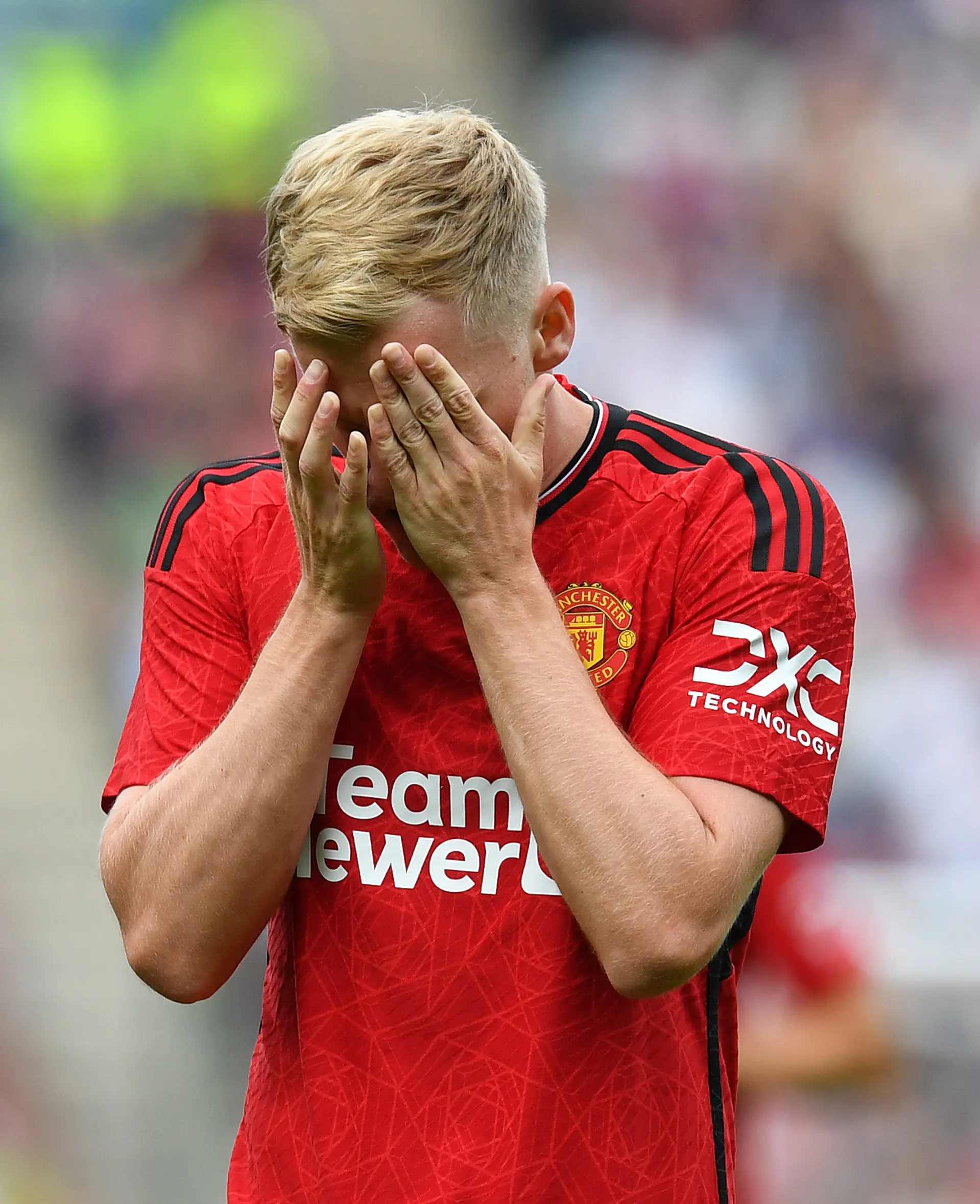 Spotted: Van de Beek's reaction to scoring first Man United goal since Solskjaer's sacking - Football | Tribuna.com