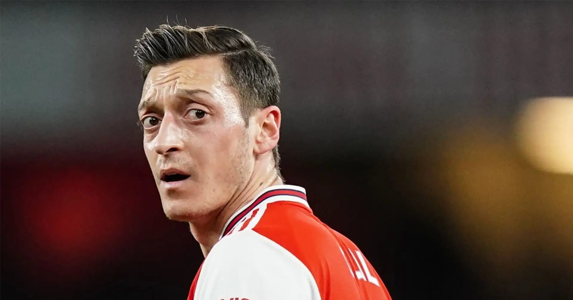 Ozil got yellows card vs Fulham? Confusing TV graphic mistakingly puts Gunner into book
