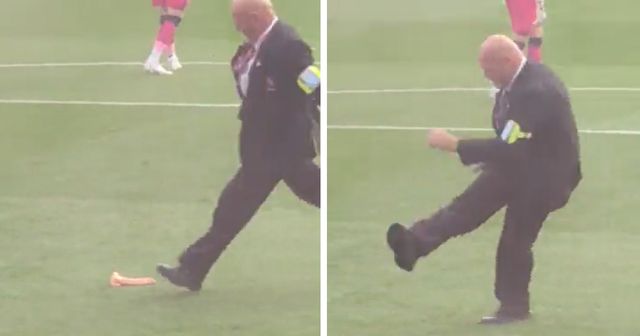 Steward schießt ein Tor mit Dildo im Spiel Lincoln gegen Charlton