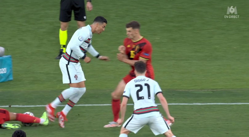 Thomas Meunier brings Cristiano Ronaldo to the ground without even raising  his hand
