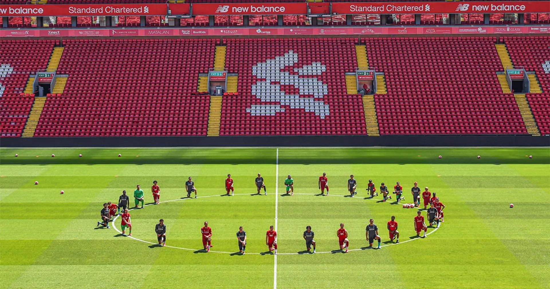 I giocatori del Liverpool in ginocchio per omaggiare George Floyd: "L'unità è forza"