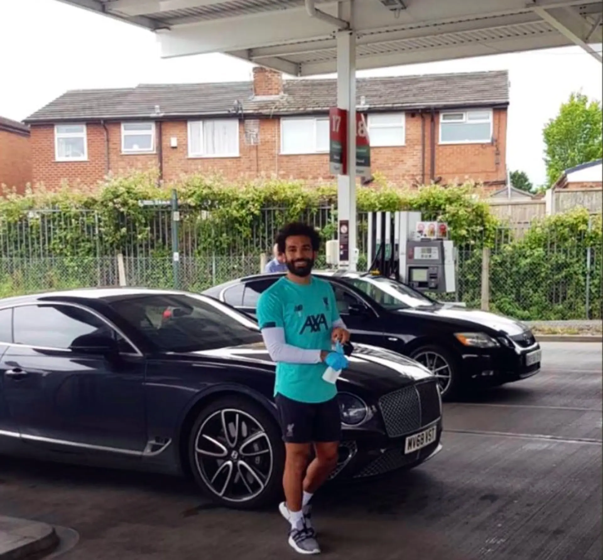 Mo Salah just casually paying for everyone’s petrol at Sainsbury’s, Old Swan, in a full training kit