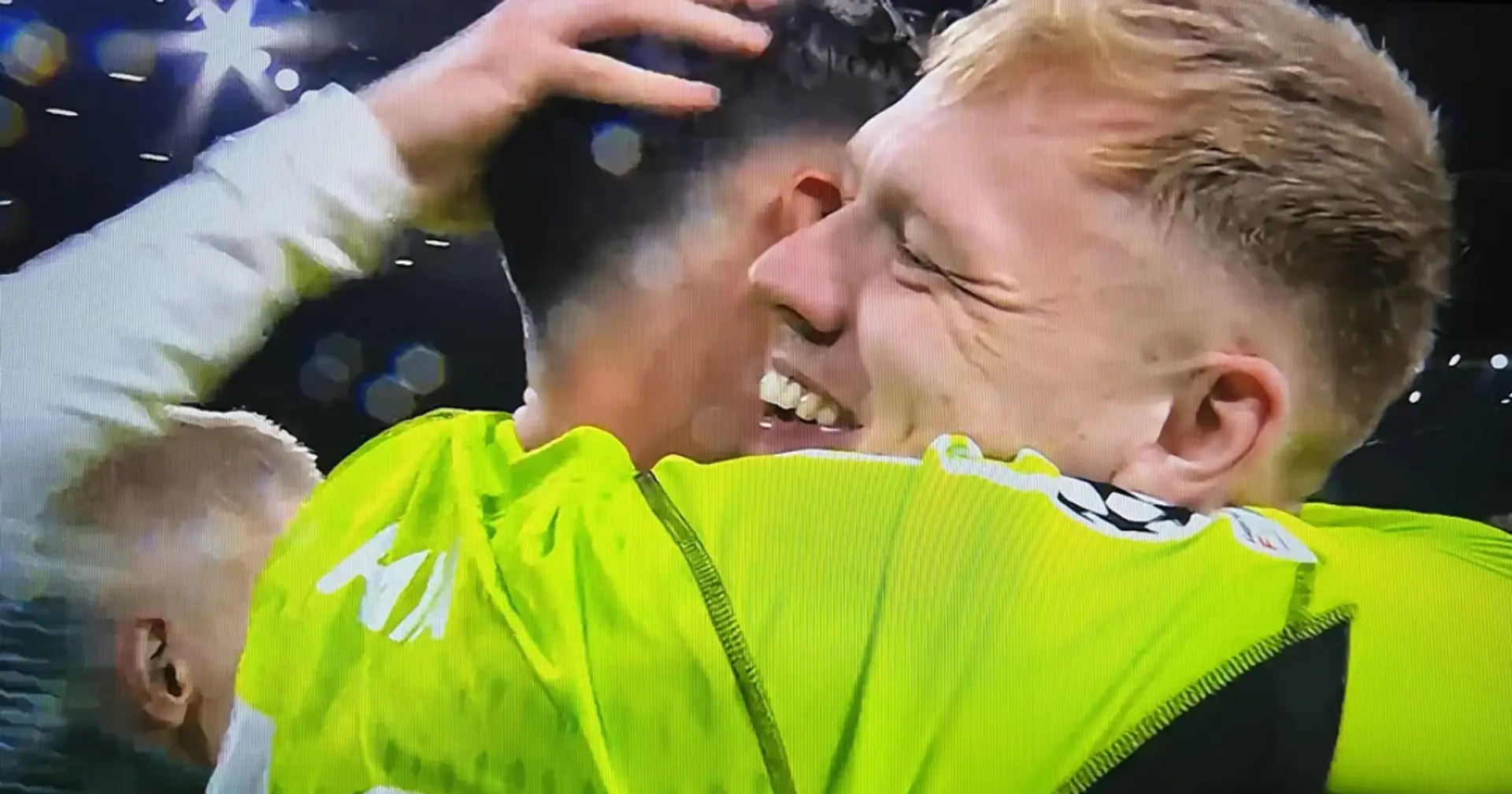 'All I see is two wonderful keepers': Arsenal fans react to viral photo of Raya and Ramsdale after Porto
