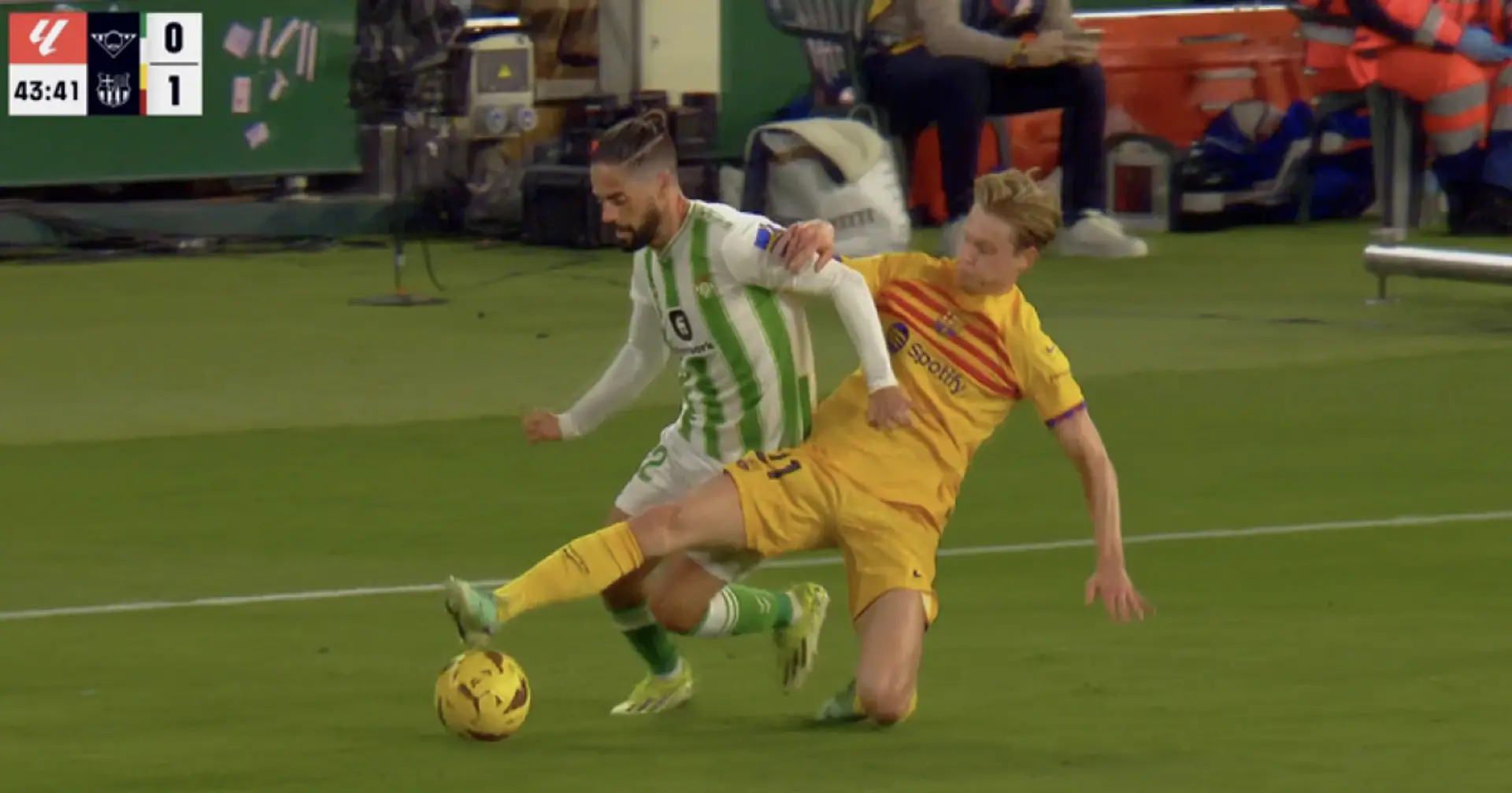 Frenkie de Jong's spectacular tackle on Isco caught on camera