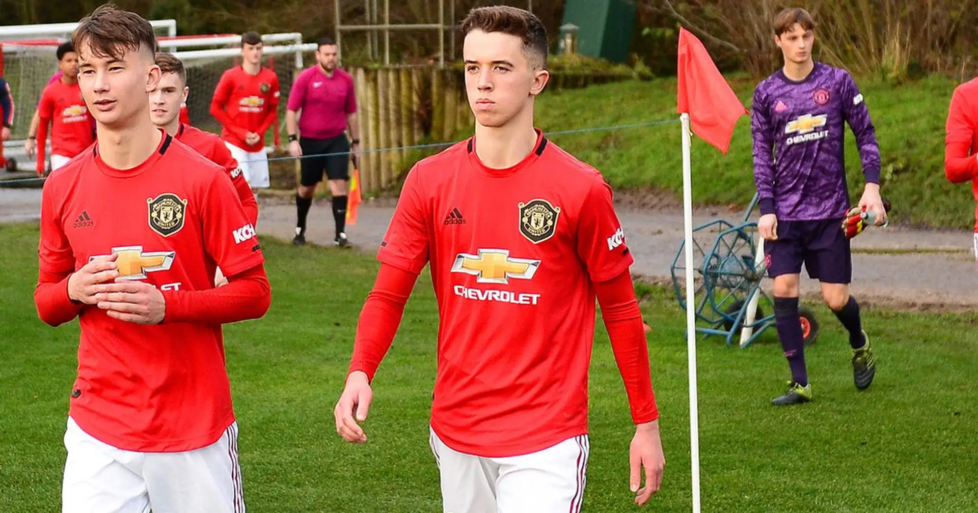Phil Neville's son Harvey signs first professional contract with Man United
