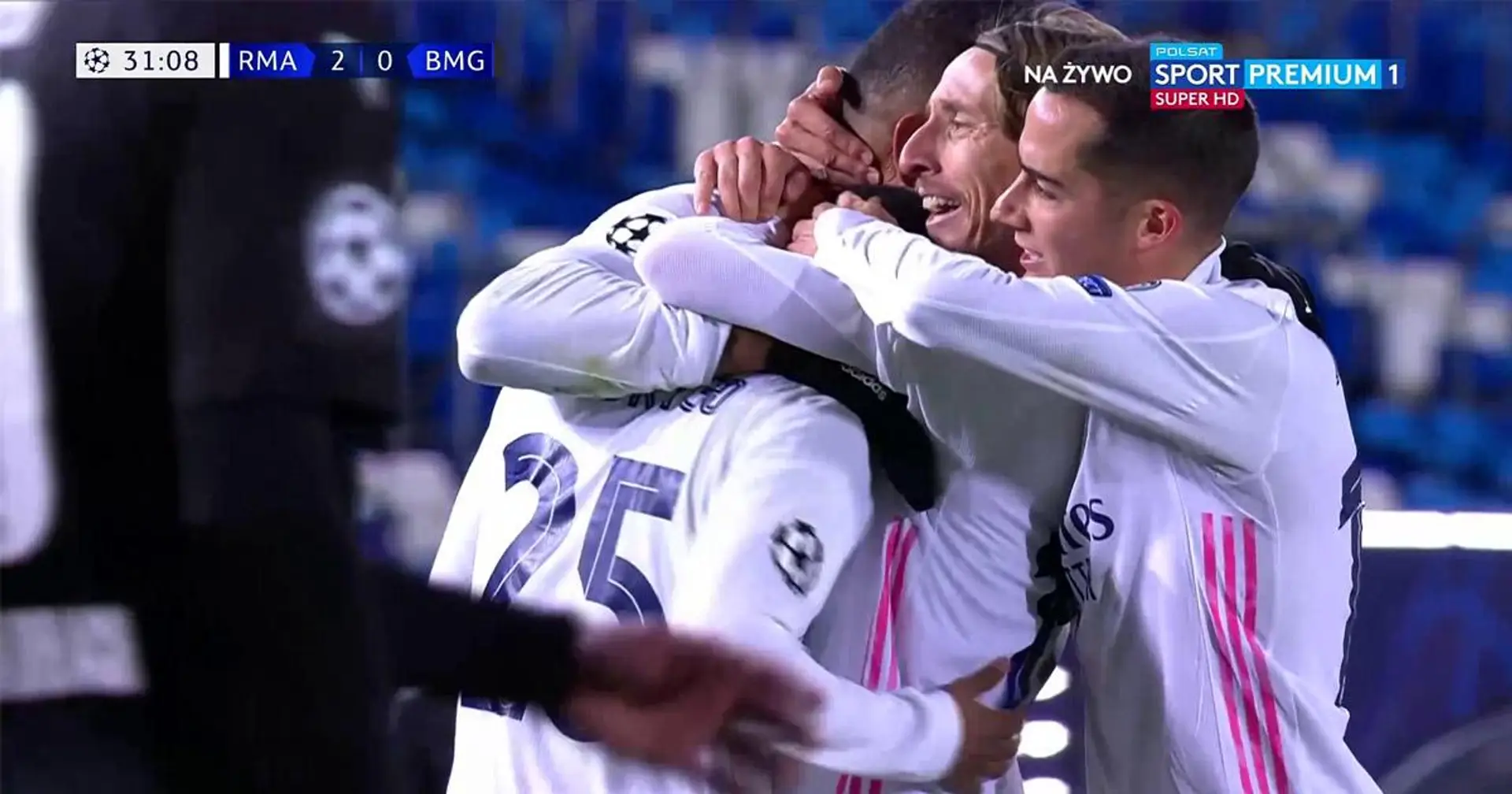 Saludado por todos: los compañeros de equipo corren para felicitar a Rodrygo por su increíble asistencia en el segundo de Benzema vs Gladbach 