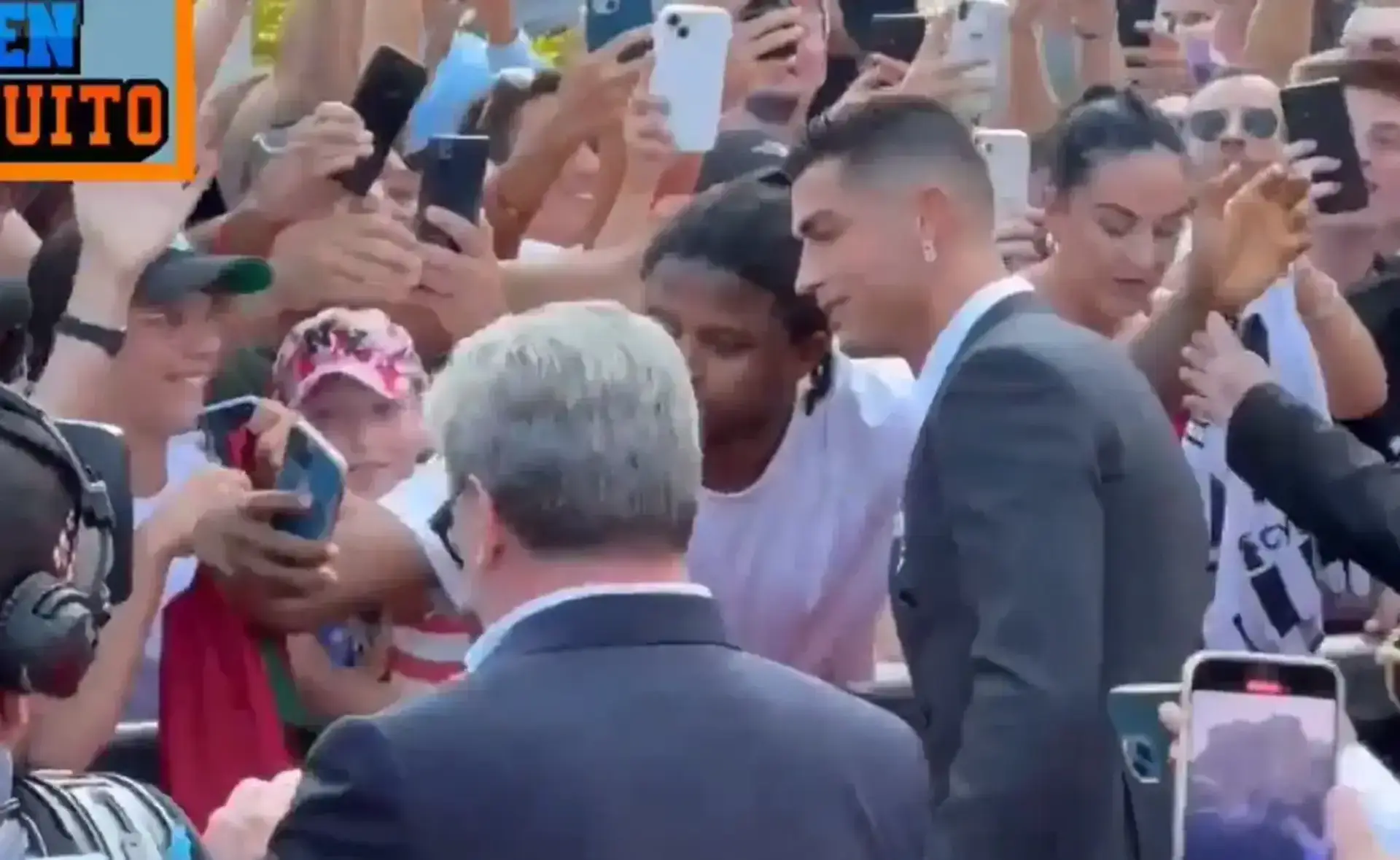 Fan disappointed after a photo with Cristiano Ronaldo: Viral video ...