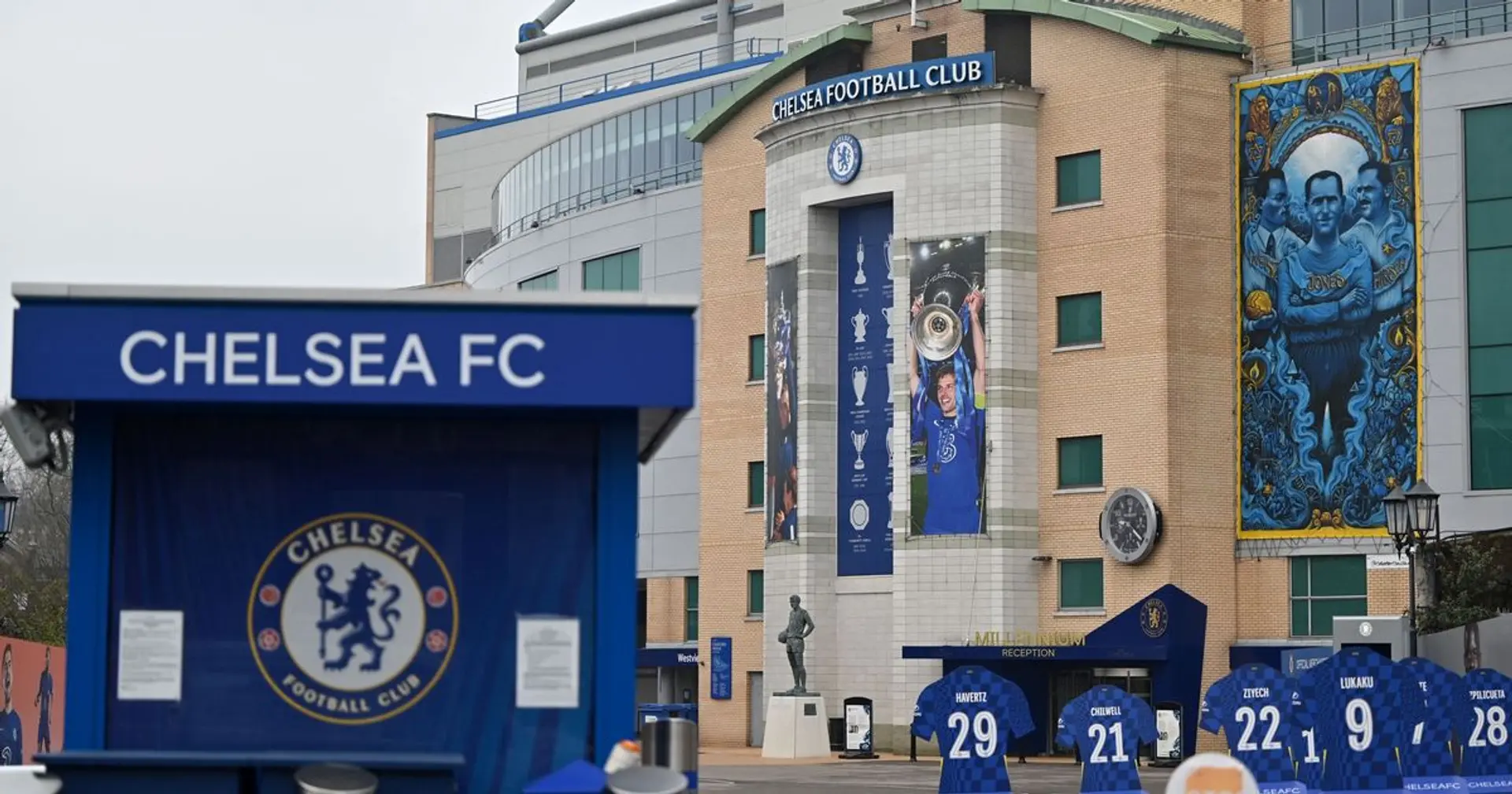 Saudi Arabian consortium enter Chelsea race with £2.7 billion offer