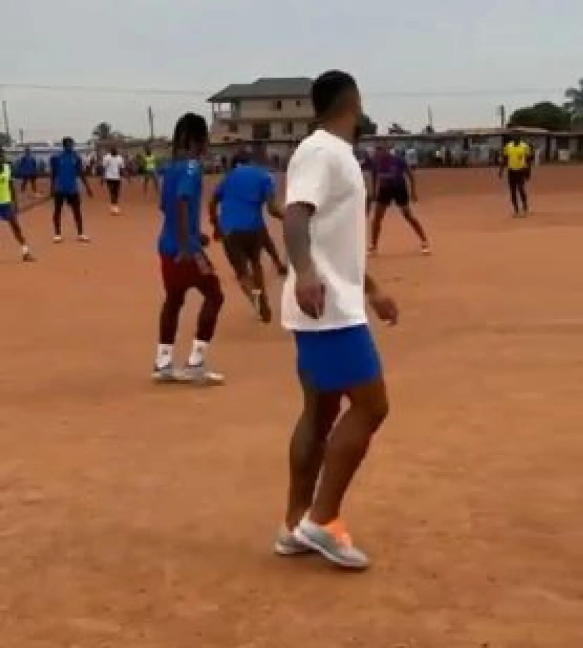 e0f3d4bf 441a 4ff3 8056 7c87752c37d5?width=1920&quality=75 Memphis Depay spotted playing street football in Ghana