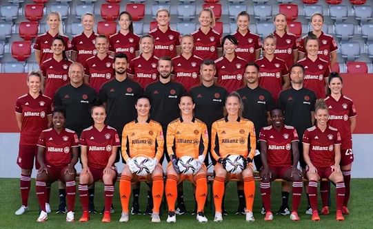 FCB-Frauen legen gegen Frankfurt im Meisterschaftsrennen vor