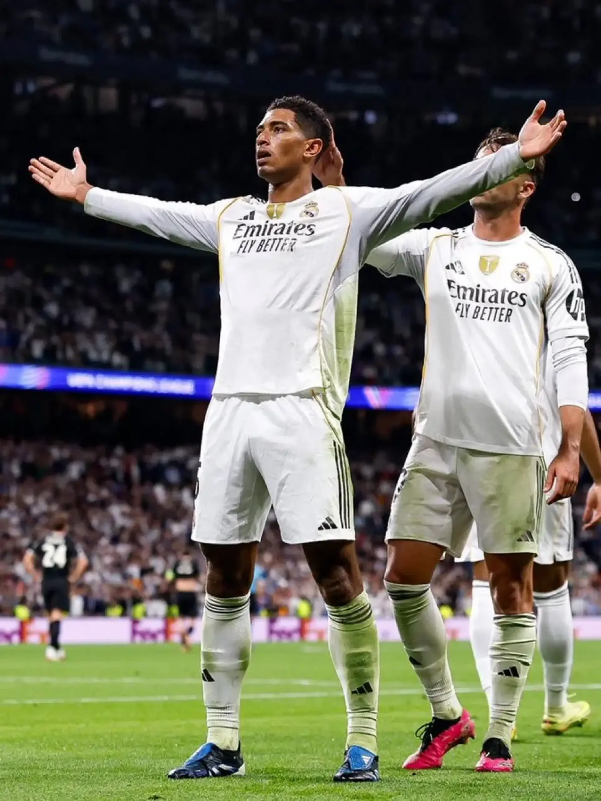 https://pictures.tribuna.com/image/f307d1eb-df23-4e33-82ae-b77f76d377fc?quality=70&width=1920