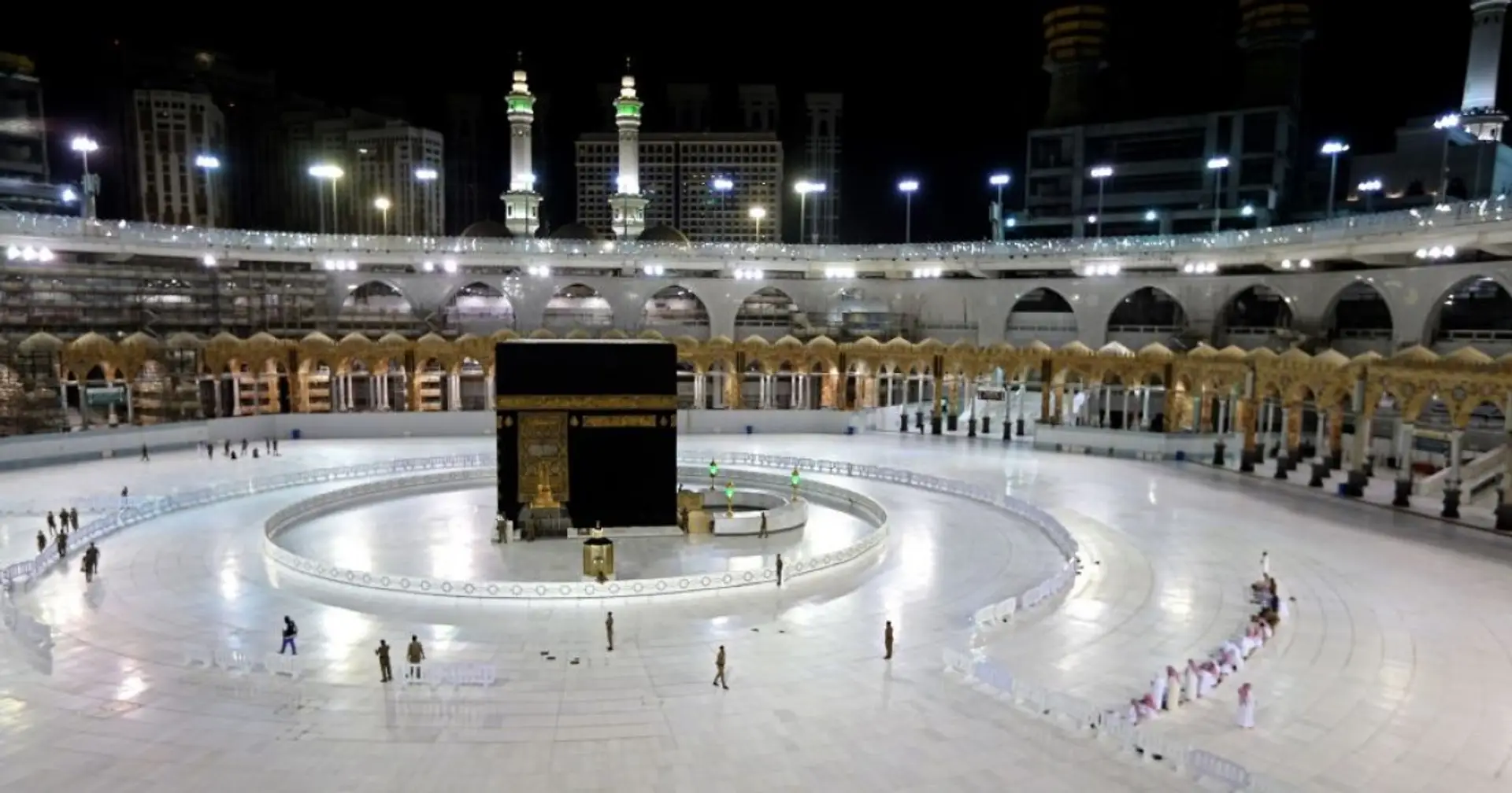 Mecca deserted as Muslims all over the world celebrate Ramadan in isolation