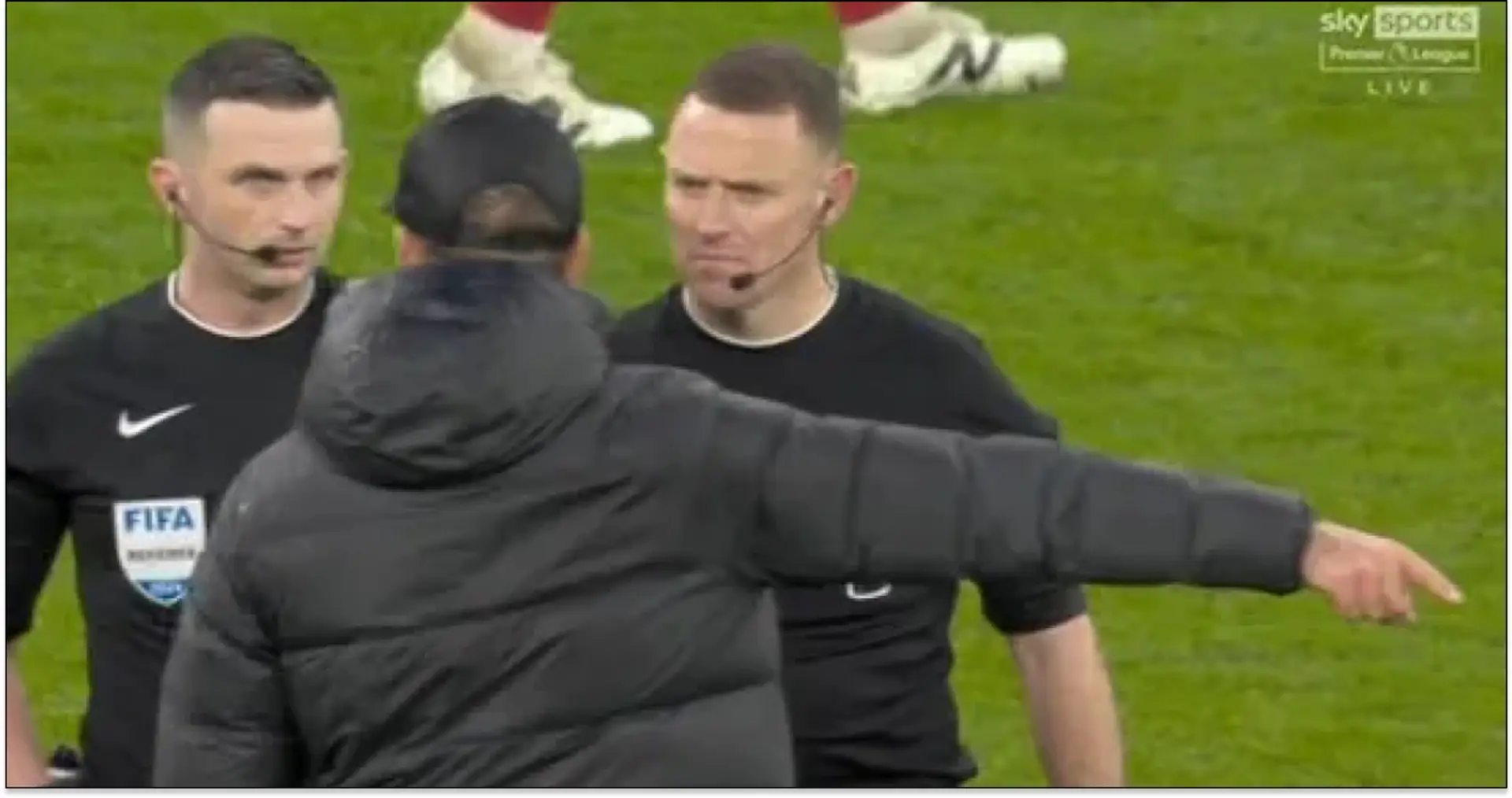 Spotted: furious Klopp confronts Michael Oliver after Man City game